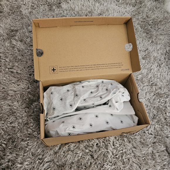 Dr. MARTENS WOMENS SHOES BLACK VELVET SIZE 11 - Picture 5 of 16